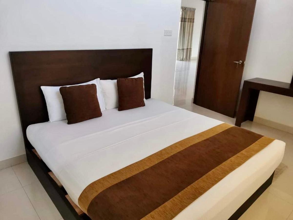 Aradhana Airport Transit Hotel Katunayaka Exterior photo