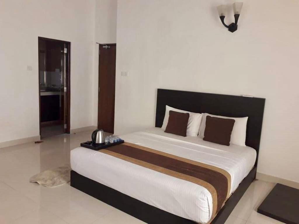 Aradhana Airport Transit Hotel Katunayaka Exterior photo