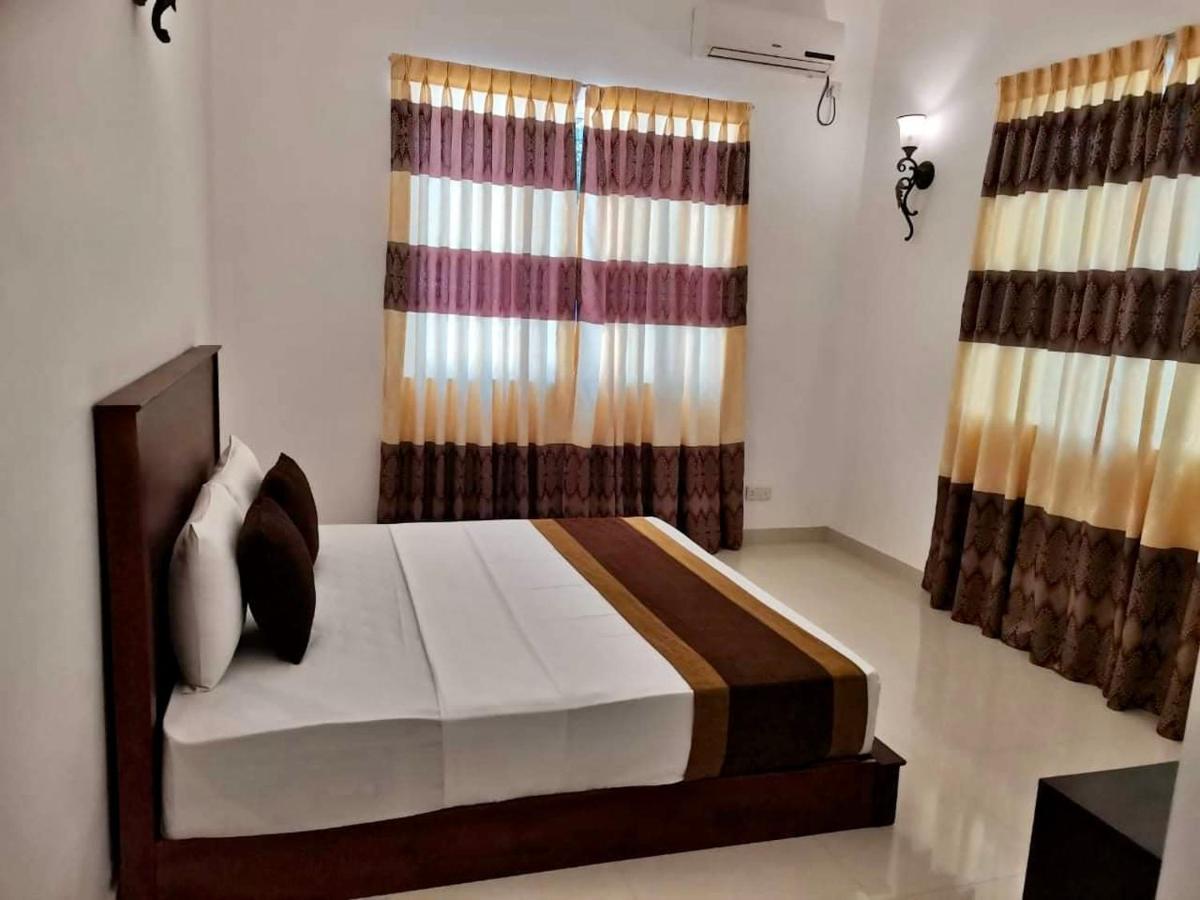Aradhana Airport Transit Hotel Katunayaka Exterior photo