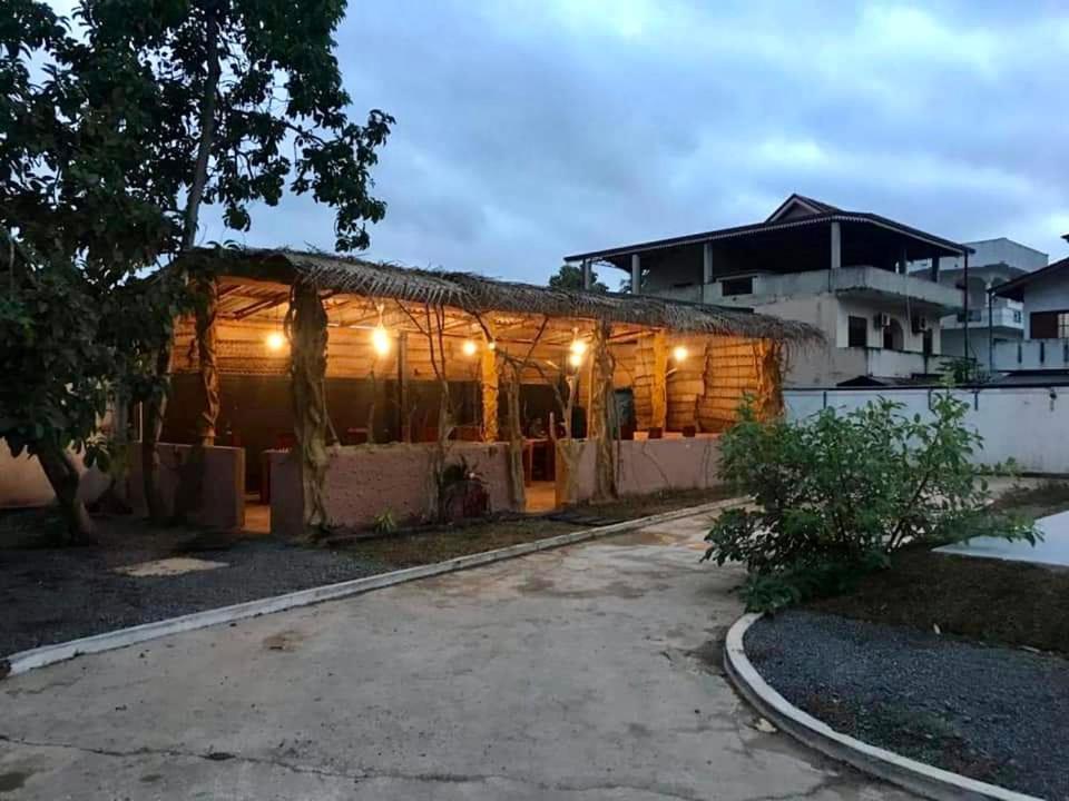 Aradhana Airport Transit Hotel Katunayaka Exterior photo