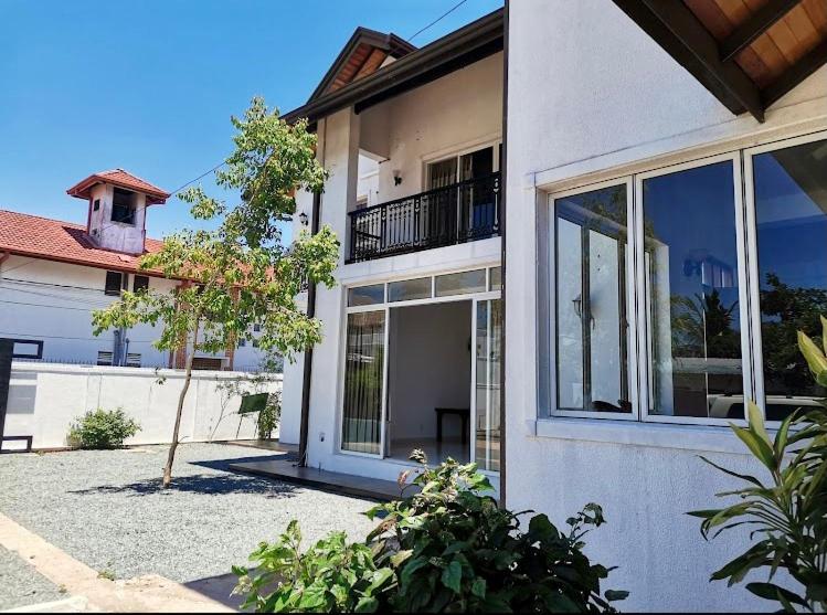 Aradhana Airport Transit Hotel Katunayaka Exterior photo