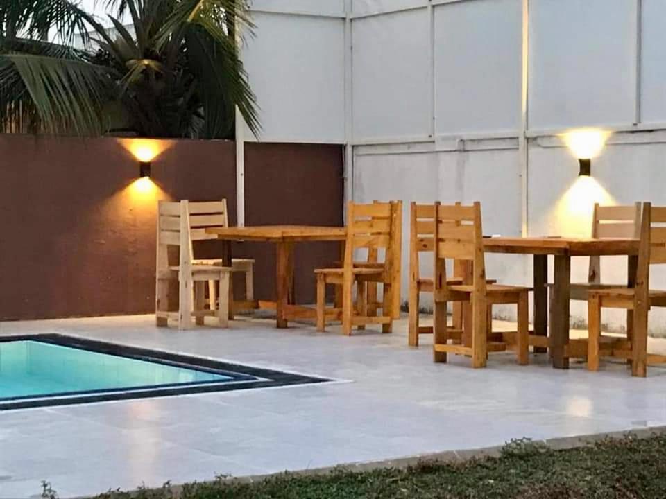 Aradhana Airport Transit Hotel Katunayaka Exterior photo