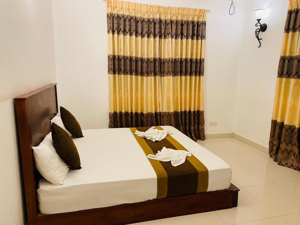 Aradhana Airport Transit Hotel Katunayaka Exterior photo