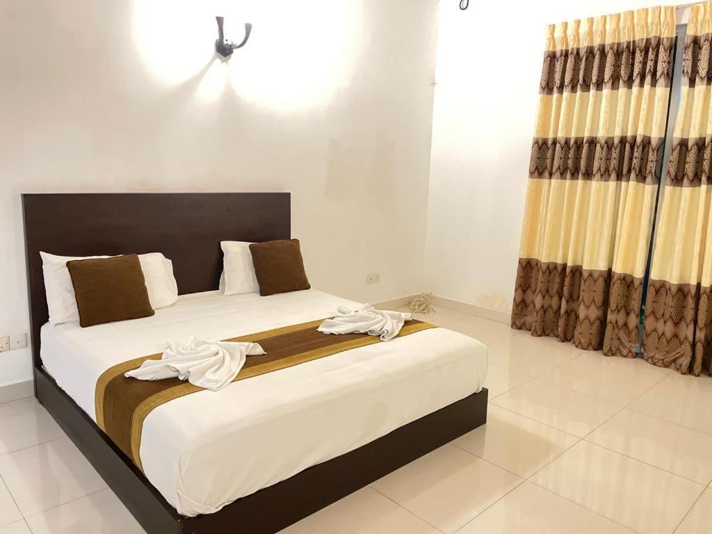 Aradhana Airport Transit Hotel Katunayaka Exterior photo
