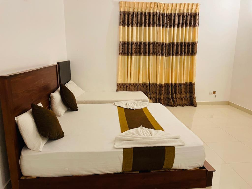 Aradhana Airport Transit Hotel Katunayaka Exterior photo