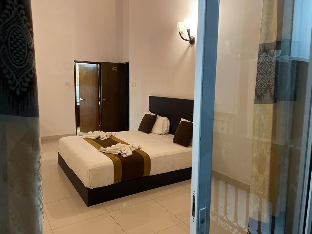 Aradhana Airport Transit Hotel Katunayaka Exterior photo