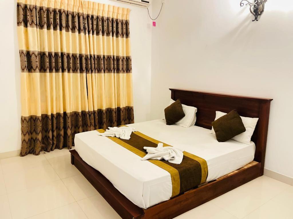 Aradhana Airport Transit Hotel Katunayaka Exterior photo