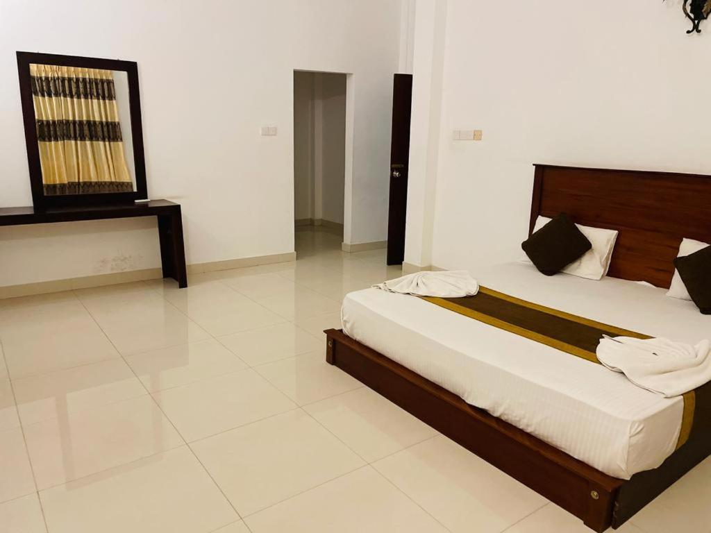Aradhana Airport Transit Hotel Katunayaka Exterior photo