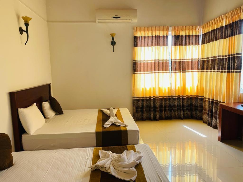 Aradhana Airport Transit Hotel Katunayaka Exterior photo