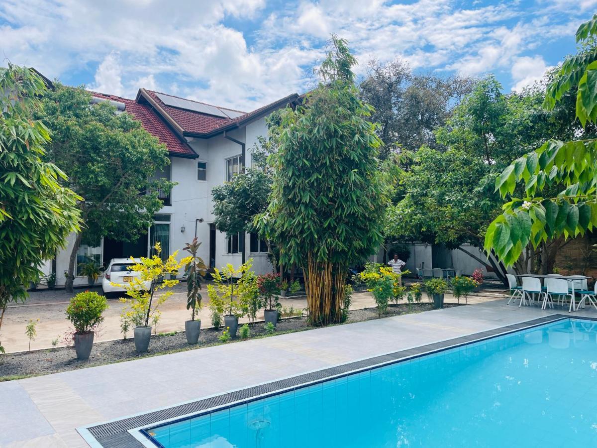 Aradhana Airport Transit Hotel Katunayaka Exterior photo